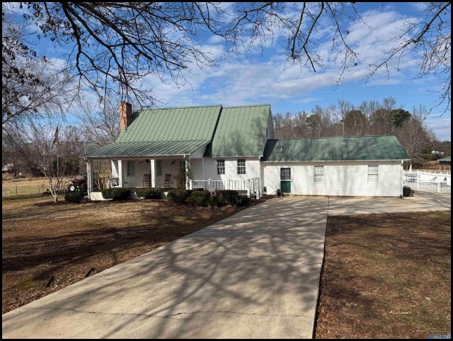 Home for sale through Apex Real Estate in Moulton