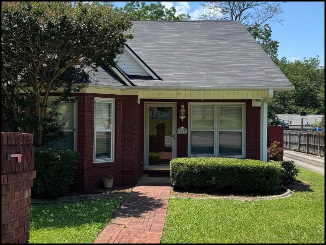 Townhouse for sale in Moulton, Alabama through Apex Real Estate